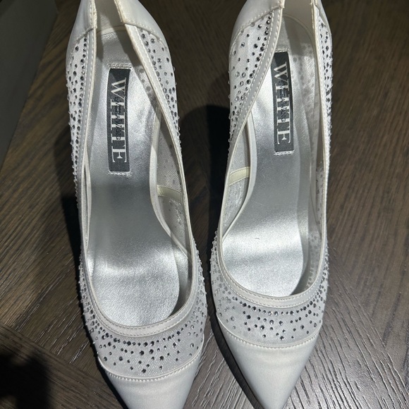New Vera Wang White Bridal Pumps Style VW95781 Size 7.5 - Picture 9 of 9